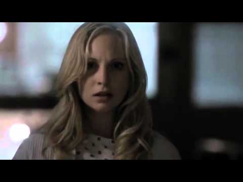 ¿Cuándo se convierte Caroline en vampiro?