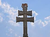 ¿Qué es la Cruz de Caravaca y para qué exactamente sirve?