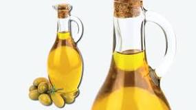 poner aceite de oliva dentro del ombligo